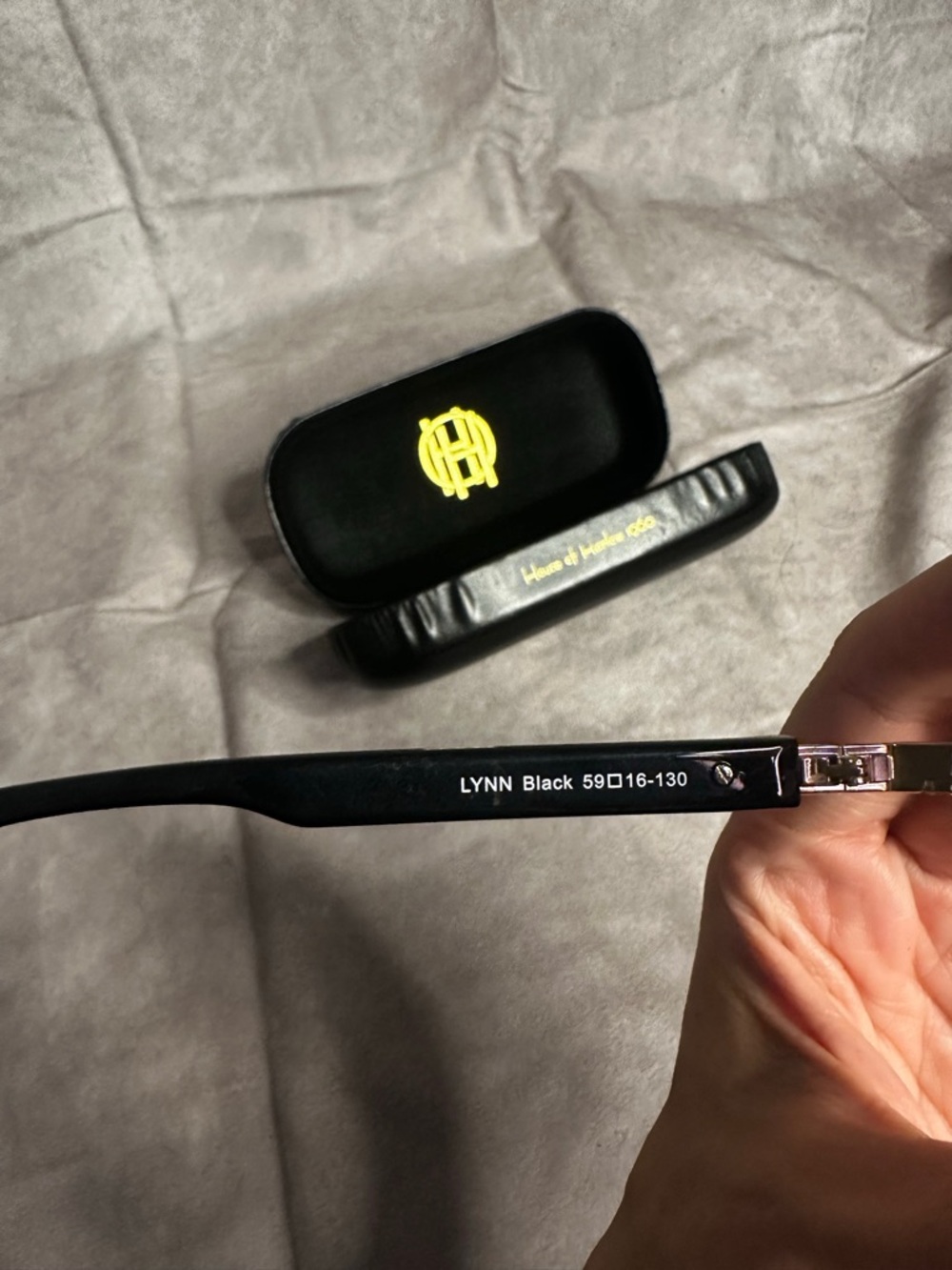House of Harlow 1960 Lynn Black Sunglasses w/ Case - Picture 4 of 8